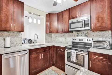 Copropriété à vendre à Pompano Beach, Floride: 2 chambres, 99.41 m2 № 2000269 - photo 10