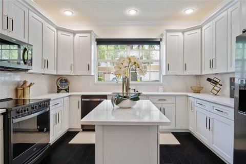 Townhouse in Clermont, Florida 3 bedrooms, 224.92 sq.m. № 1758115 - photo 2