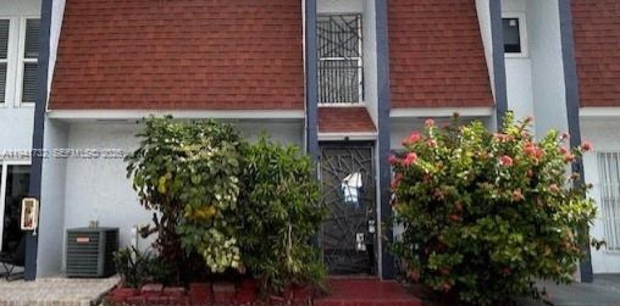 Кондоминиум с 2 спальнями в Майами, Флорида № 1998641