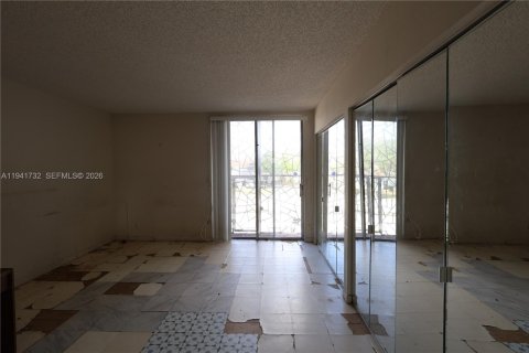 Condo in Miami, Florida, 2 bedrooms № 1998641 - photo 10