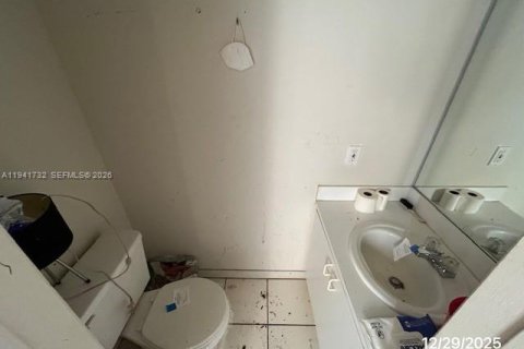 Condo in Miami, Florida, 2 bedrooms  № 1998641 - photo 9