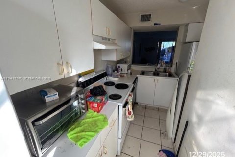 Condo in Miami, Florida, 2 bedrooms  № 1998641 - photo 4