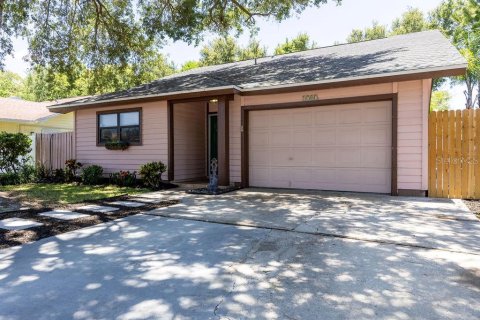 House in Largo, Florida 3 bedrooms, 125.23 sq.m. № 2151383 - photo 2