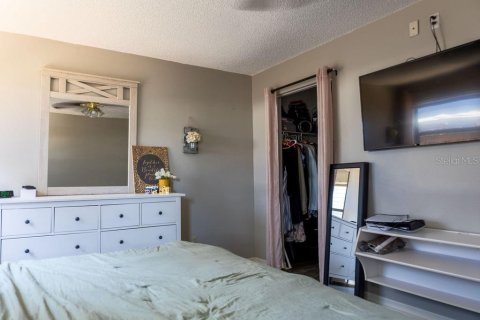 House in Largo, Florida 3 bedrooms, 125.23 sq.m. № 2151383 - photo 22