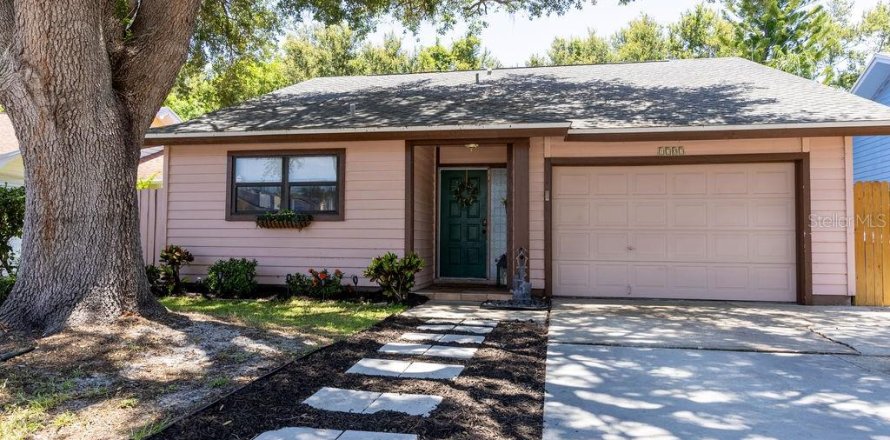 House in Largo, Florida 3 bedrooms, 125.23 sq.m. № 2151383