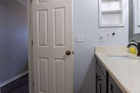 House in Largo, Florida 3 bedrooms, 125.23 sq.m. № 2151383 - photo 24