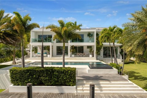 Villa ou maison à Key Biscayne, Floride 6 chambres, 576.74 m2 № 2145698