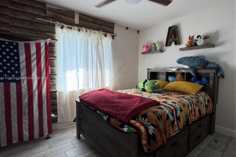 Casa en venta en Cape Coral, Florida, 4 dormitorios № 2032862 - foto 16