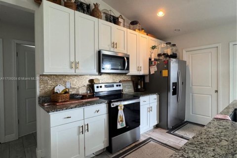 Casa en venta en Cape Coral, Florida, 4 dormitorios № 2032862 - foto 9