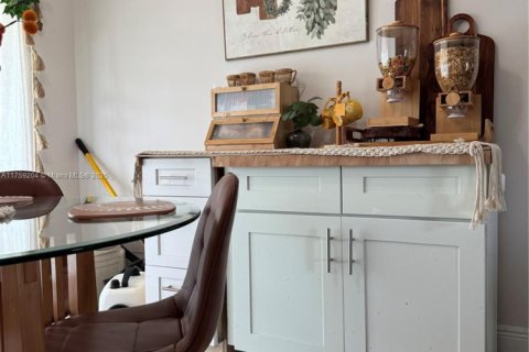 Casa en venta en Cape Coral, Florida, 4 dormitorios № 2032862 - foto 6