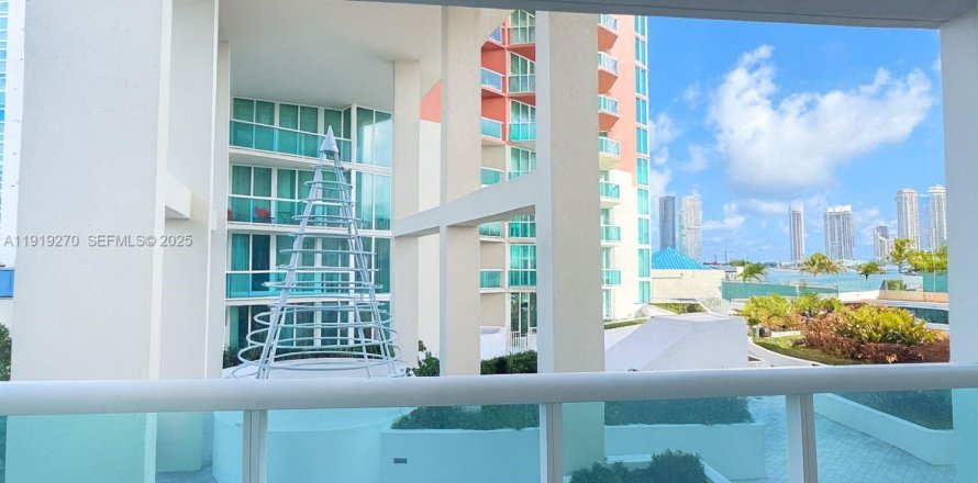 Estudio en el Condominio en Aventura, Florida № 1986122