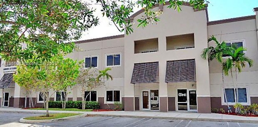 Immobilier commercial à Coral Springs, Floride № 2153375