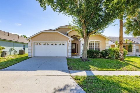 House in Kissimmee, Florida 5 bedrooms, 198.35 sq.m. № 2354177