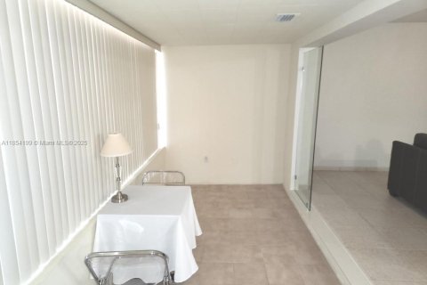Condo in Miami, Florida, 2 bedrooms  № 1871995 - photo 10