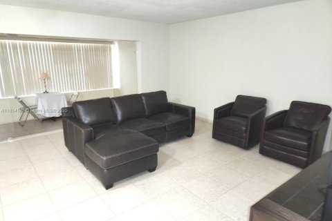 Condo in Miami, Florida, 2 bedrooms  № 1871995 - photo 8
