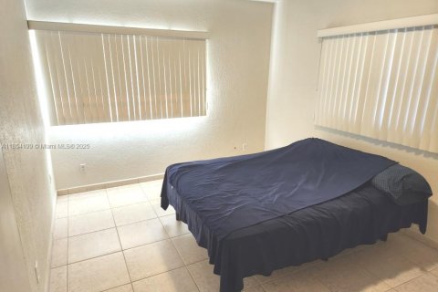 Condo in Miami, Florida, 2 bedrooms  № 1871995 - photo 14