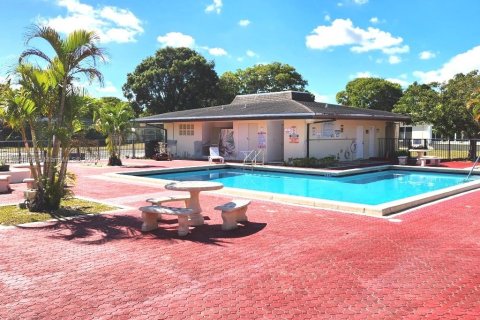 Condo in Miami, Florida, 2 bedrooms  № 1871995 - photo 18