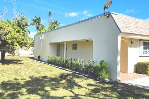 Condo in Miami, Florida, 2 bedrooms  № 1871995 - photo 2