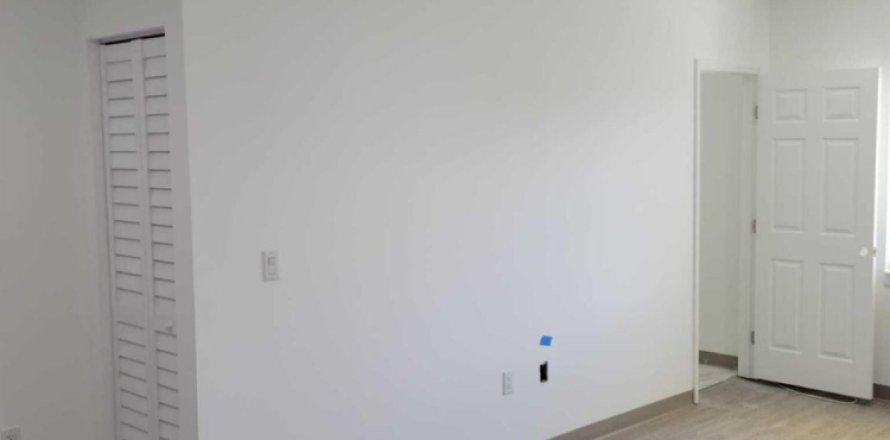 Immobilier commercial à North Miami, Floride № 591519