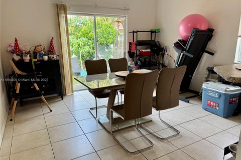 House in Homestead, Florida 3 bedrooms, 137.5 sq.m. № 1947247 - photo 4