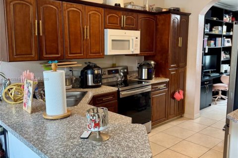 House in Homestead, Florida 3 bedrooms, 137.5 sq.m. № 1947247 - photo 5