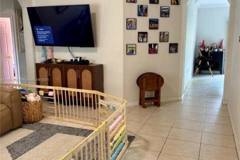 House in Homestead, Florida 3 bedrooms, 137.5 sq.m. № 1947247 - photo 3