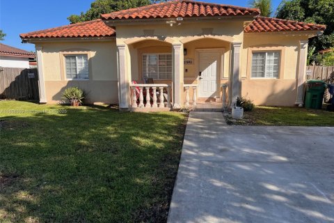 House in Homestead, Florida 3 bedrooms, 137.5 sq.m. № 1947247 - photo 1