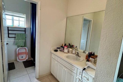 House in Homestead, Florida 3 bedrooms, 137.5 sq.m. № 1947247 - photo 12