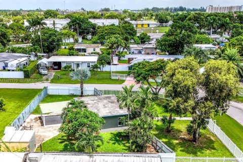 Снять в аренду виллу или дом в Хомстед, Флорида 2 спальни, 83.7м2, № 1991487 - фото 27