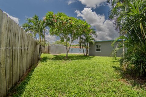 Снять в аренду виллу или дом в Хомстед, Флорида 2 спальни, 83.7м2, № 1991487 - фото 23