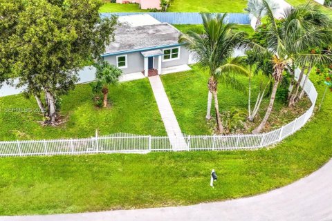 Снять в аренду виллу или дом в Хомстед, Флорида 2 спальни, 83.7м2, № 1991487 - фото 24