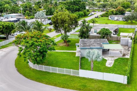 Снять в аренду виллу или дом в Хомстед, Флорида 2 спальни, 83.7м2, № 1991487 - фото 25