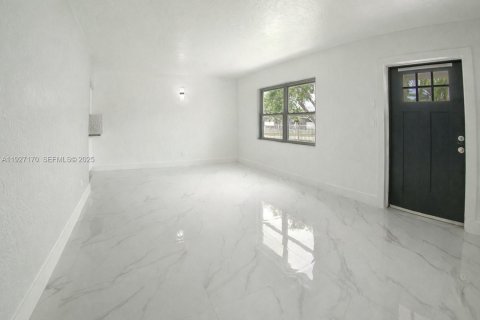 Снять в аренду виллу или дом в Хомстед, Флорида 2 спальни, 83.7м2, № 1991487 - фото 4