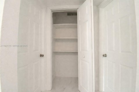 Снять в аренду виллу или дом в Хомстед, Флорида 2 спальни, 83.7м2, № 1991487 - фото 14