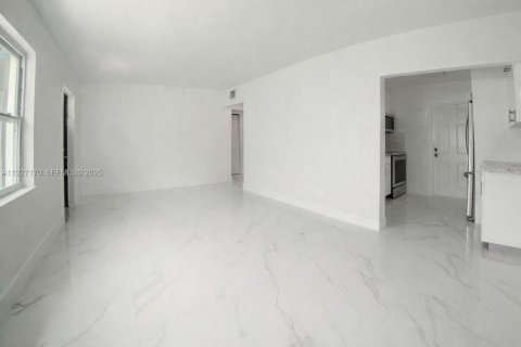 Снять в аренду виллу или дом в Хомстед, Флорида 2 спальни, 83.7м2, № 1991487 - фото 5