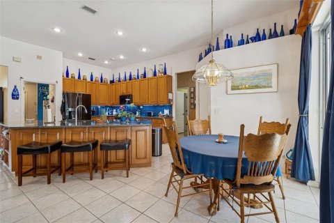 House in Tarpon Springs, Florida 4 bedrooms, 291.43 sq.m. № 2234546 - photo 12