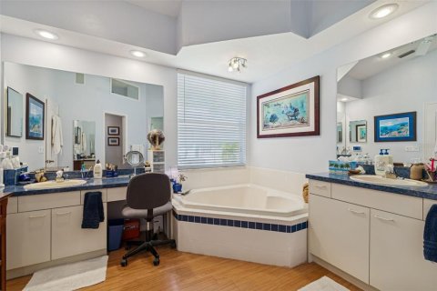 House in Tarpon Springs, Florida 4 bedrooms, 291.43 sq.m. № 2234546 - photo 30