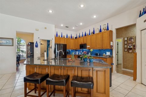 House in Tarpon Springs, Florida 4 bedrooms, 291.43 sq.m. № 2234546 - photo 11