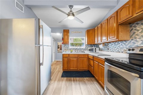 Casa en venta en Saint Petersburg, Florida, 2 dormitorios, 80.27 m2 № 2303151 - foto 9