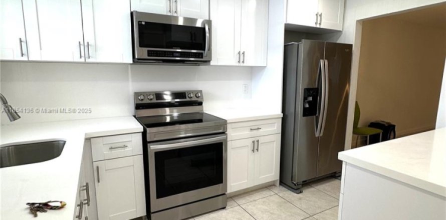 Condo in Margate, Florida, 2 bedrooms  № 1878753