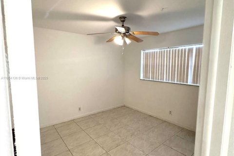Condo in Margate, Florida, 2 bedrooms  № 1878753 - photo 9