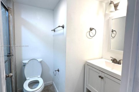 Condo in Margate, Florida, 2 bedrooms  № 1878753 - photo 7