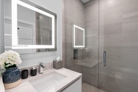 Copropriété à louer à Miami, Floride: 4 chambres, 335.01 m2 № 1801165 - photo 13