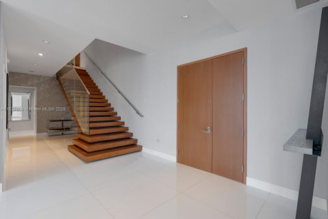 Copropriété à louer à Miami, Floride: 4 chambres, 335.01 m2 № 1801165 - photo 12
