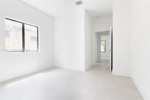 Casa en venta en Miami, Florida, 4 dormitorios, 157.93 m2 № 1858984 - foto 18