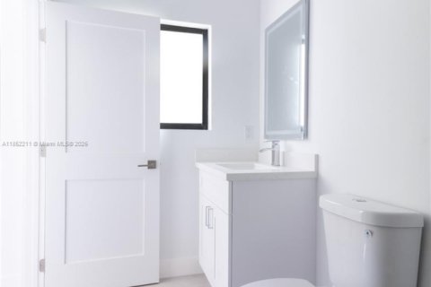 Casa en venta en Miami, Florida, 4 dormitorios, 157.93 m2 № 1858984 - foto 9