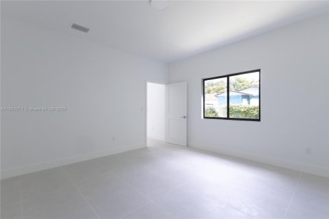 Casa en venta en Miami, Florida, 4 dormitorios, 157.93 m2 № 1858984 - foto 7