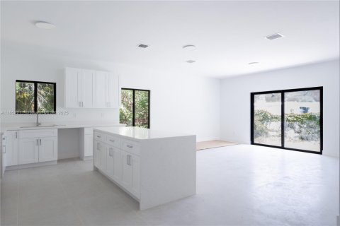 Casa en venta en Miami, Florida, 4 dormitorios, 157.93 m2 № 1858984 - foto 5