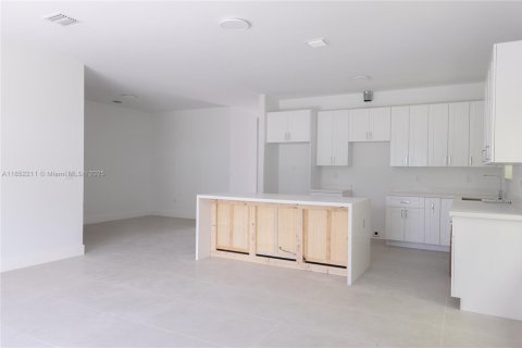 Casa en venta en Miami, Florida, 4 dormitorios, 157.93 m2 № 1858984 - foto 4