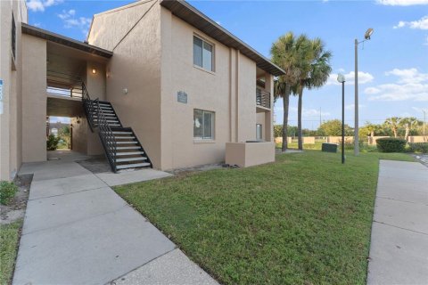 Condo in Orlando, Florida, 2 bedrooms  № 1443031 - photo 1